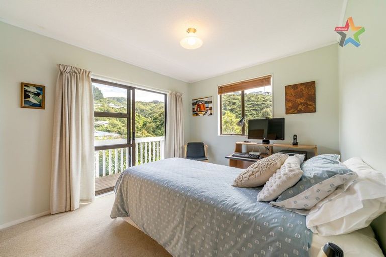 Photo of property in 42 Matuhi Street, Tirohanga, Lower Hutt, 5010
