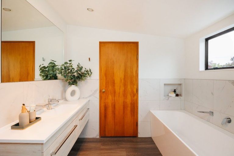 Photo of property in 2 Montgomery Terrace, Hokowhitu, Palmerston North, 4410