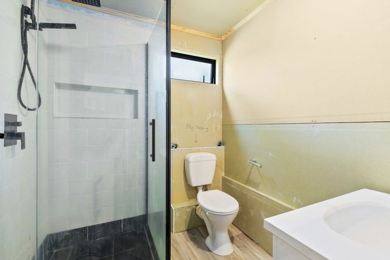 Photo of property in 53 Sunset Road, Totara Vale, Auckland, 0632