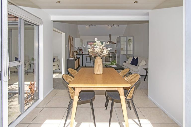 Photo of property in 2/11 Mclellan Place, Ilam, Christchurch, 8041