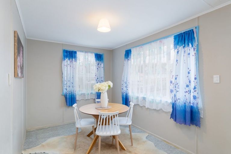 Photo of property in 132 Castor Crescent, Cannons Creek, Porirua, 5024