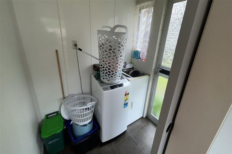 Photo of property in 31 Cumberland Street, Merrilands, New Plymouth, 4312