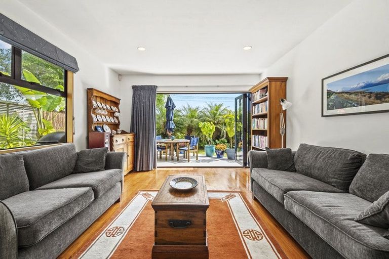 Photo of property in 18 Beulah Avenue, Rothesay Bay, Auckland, 0630