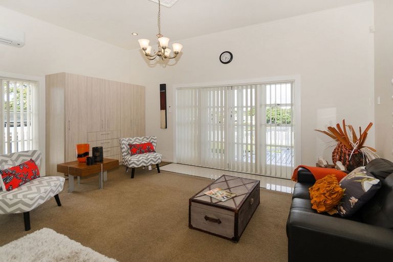 Photo of property in 1 Village Place, Tuakau, 2121