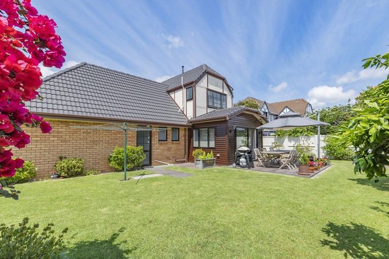 Photo of property in 12 Cumbrian Place, Conifer Grove, Takanini, 2112