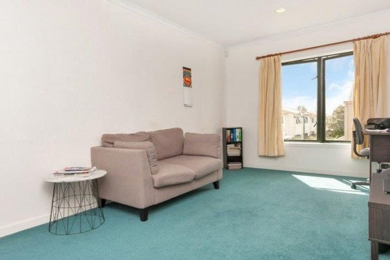 Photo of property in Tuscany Towers, 76/1 Ambrico Place, New Lynn, Auckland, 0600