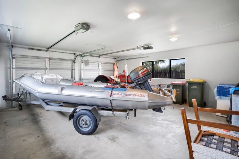 Photo of property in 16 Hussey Street, Oakura, 4314