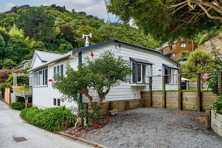 Photo of property in 31 Nikau Street, Eastbourne, Lower Hutt, 5013