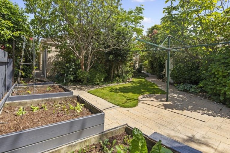 Photo of property in 6 Saint Andrews Grove, Boulcott, Lower Hutt, 5010