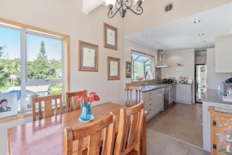 Photo of property in 12 Dunraven Place, Torbay, Auckland, 0630