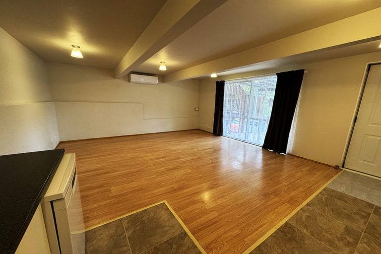 Photo of property in 18 Normanton Street, Glenfield, Auckland, 0629