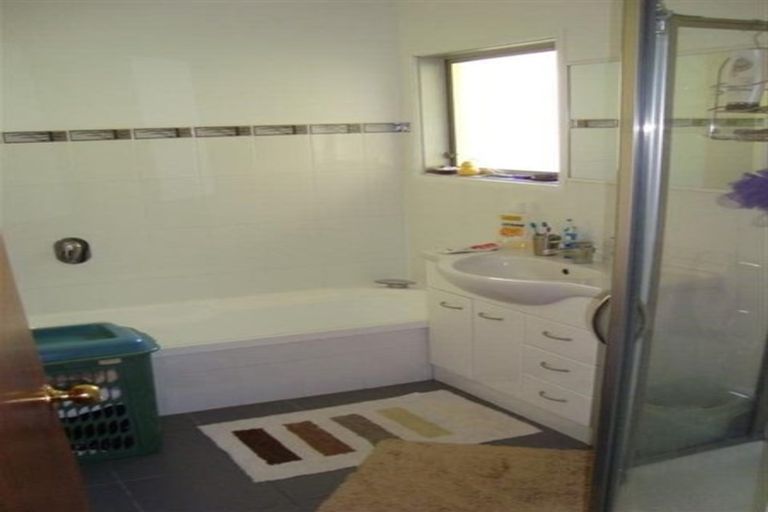 Photo of property in 94 Ayton Drive, Totara Vale, Auckland, 0629