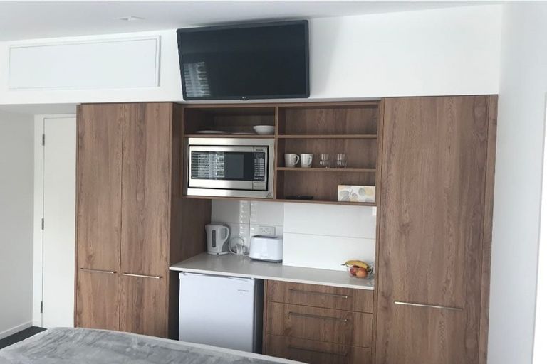 Photo of property in 2/83 Hinemoa Street, Birkenhead, Auckland, 0626