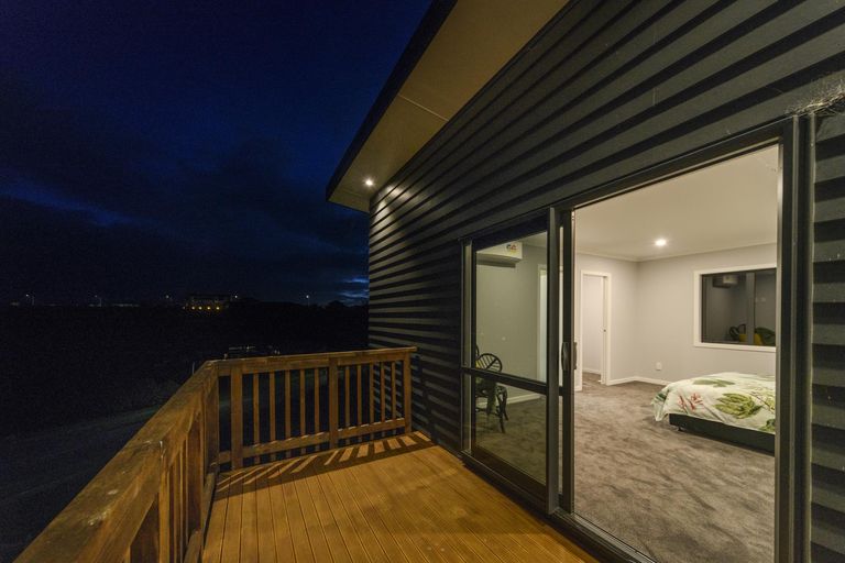 Photo of property in 3 Vaucluse Heights, Fitzherbert, Palmerston North, 4410