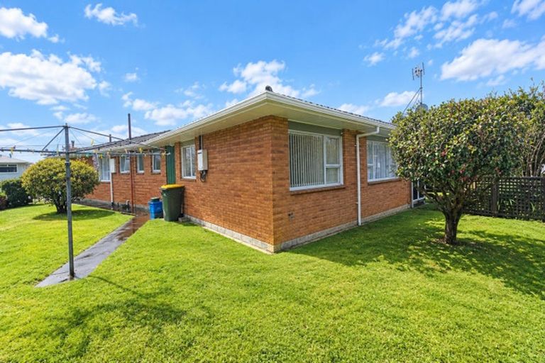 Photo of property in 14 Truby King Street, Merrilands, New Plymouth, 4312
