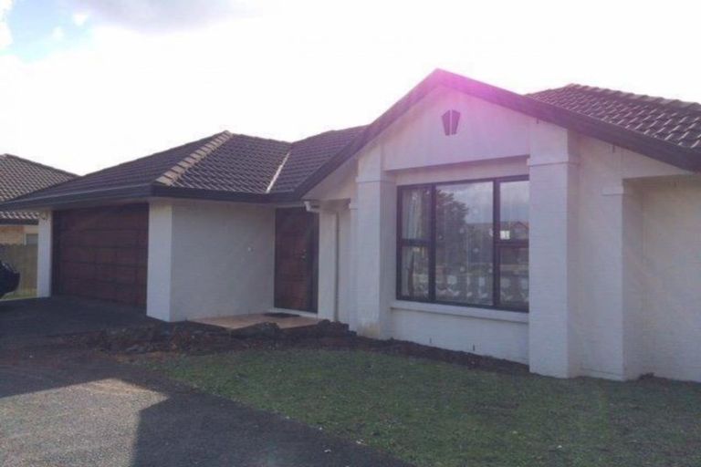 Photo of property in 2/11 Carniew Place, Dannemora, Auckland, 2016
