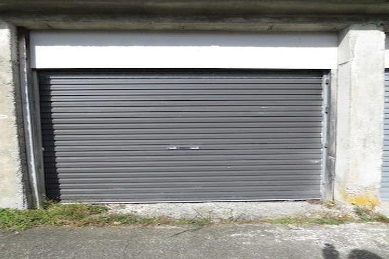 Photo of property in 2/132 Curtis Street, Northland, Wellington, 6012