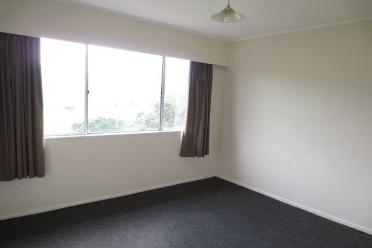 Photo of property in 2/132 Curtis Street, Northland, Wellington, 6012
