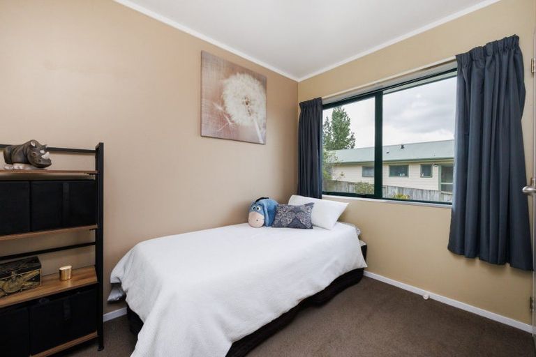 Photo of property in 23 Lydia Place, Kelvin Grove, Palmerston North, 4414
