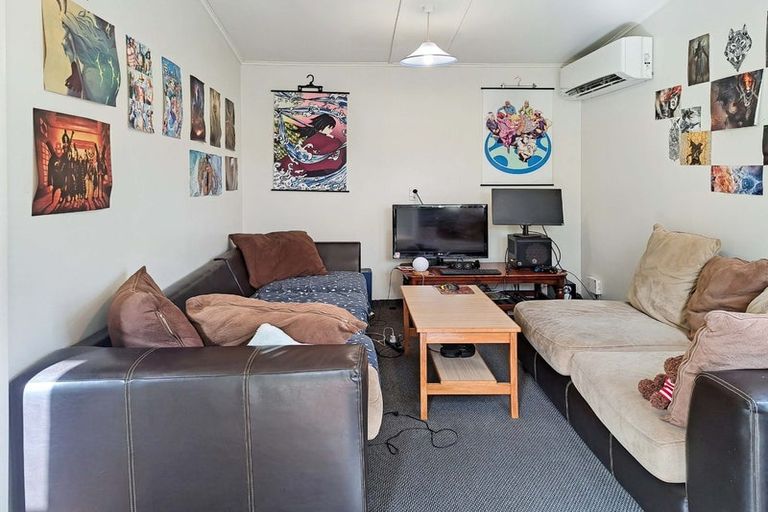 Photo of property in 42 Pokohiwi Road, Normandale, Lower Hutt, 5010
