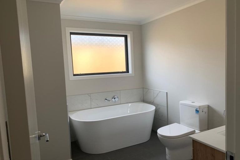 Photo of property in 74 Waipunahau Road, Waikanae, 5036