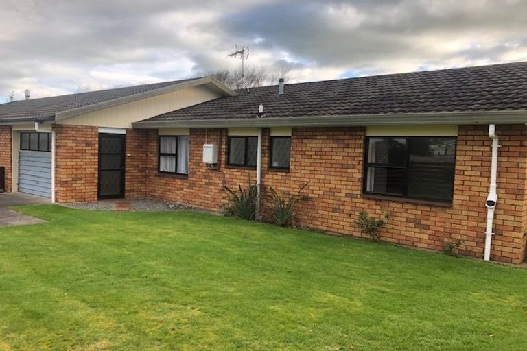 Photo of property in 10 Dives Avenue, Hawera, 4610