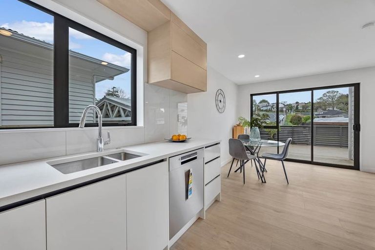 Photo of property in 20a Seine Road, Forrest Hill, Auckland, 0620