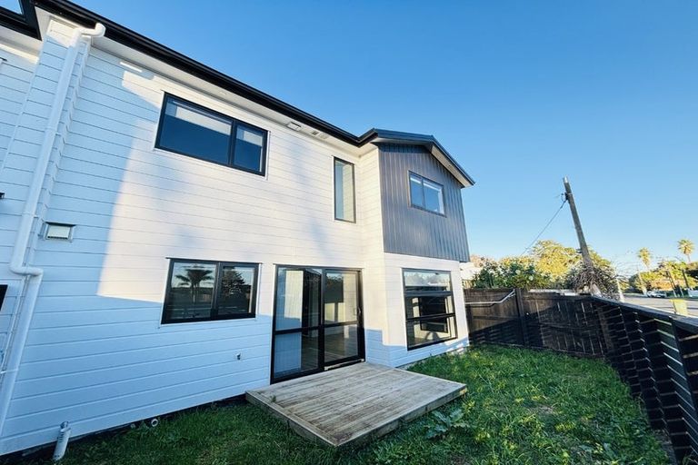 Photo of property in 2/2 Smiths Avenue, Papakura, 2110