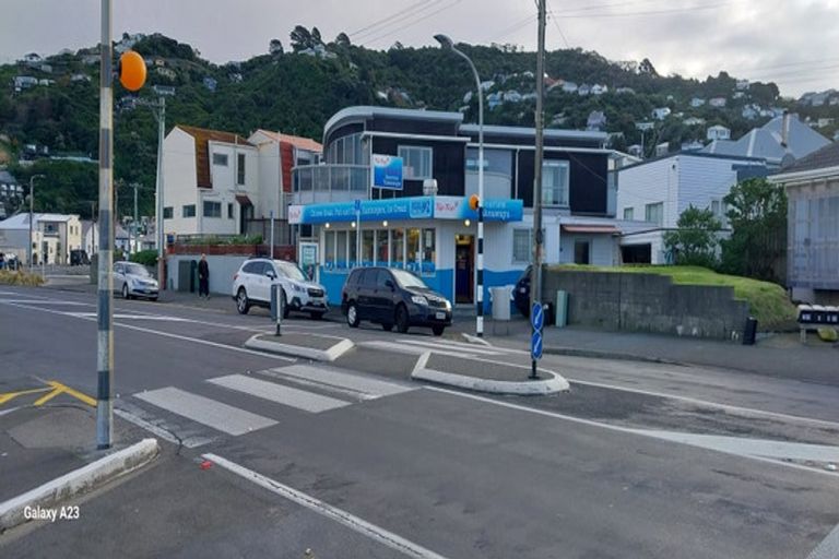 Photo of property in 8/218 Onepu Road, Lyall Bay, Wellington, 6022