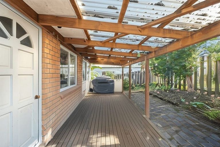 Photo of property in 131c View Road, Sunnyvale, Auckland, 0612