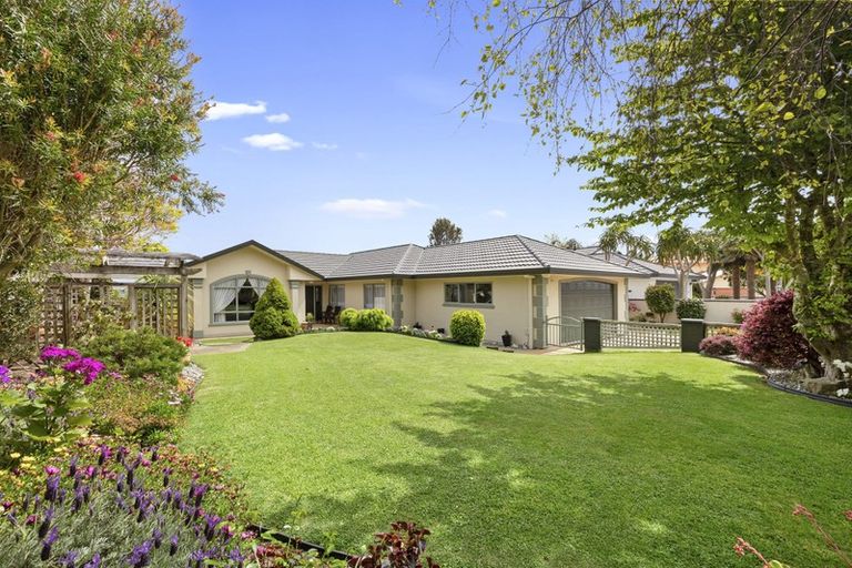 Photo of property in 14 Shelter Grove, Frankleigh Park, New Plymouth, 4310