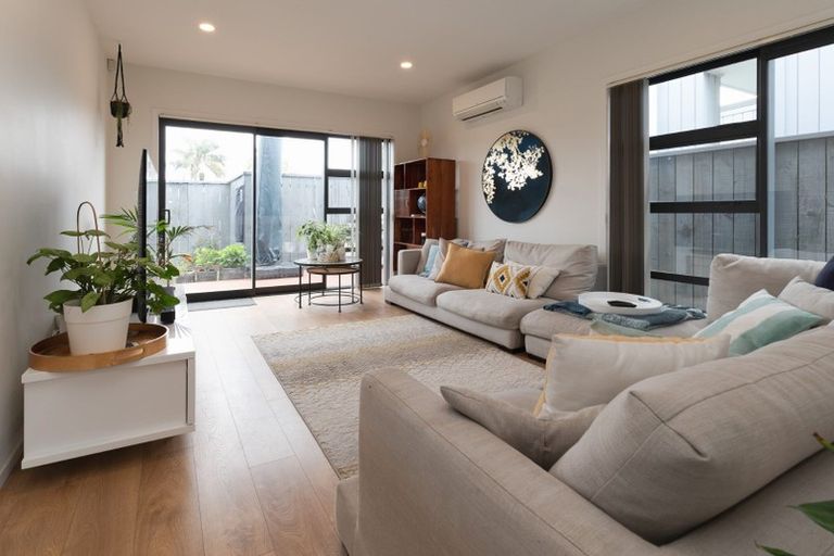 Photo of property in 31 Tapuwae Way, Mangere Bridge, Auckland, 2022