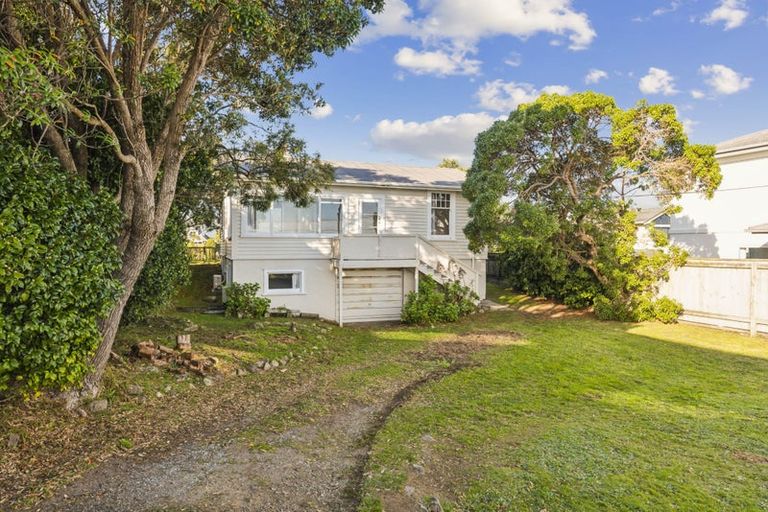 Photo of property in 89 Seaview Road, Paraparaumu Beach, Paraparaumu, 5032