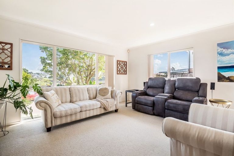 Photo of property in 63 Nimstedt Avenue, Oteha, Auckland, 0632