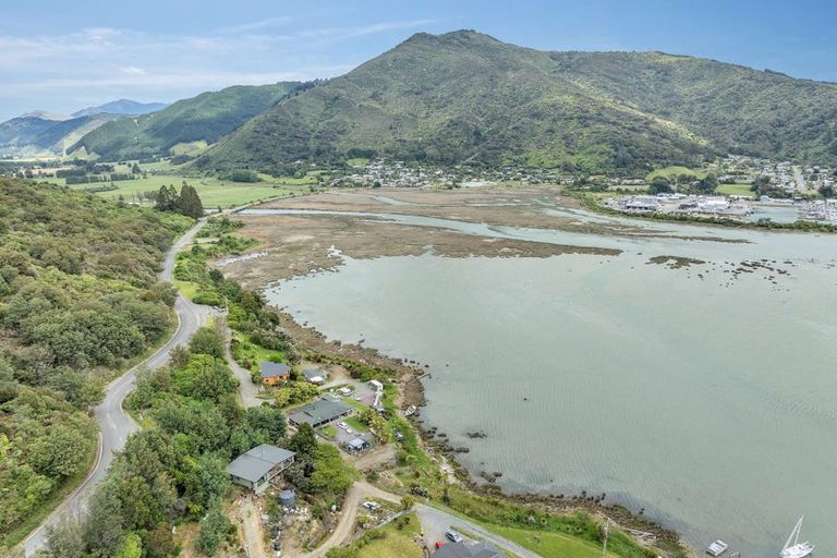 Photo of property in 127 Queen Charlotte Drive, Havelock, Picton, 7281