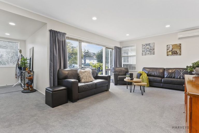 Photo of property in 45 Castleford Street, Green Bay, Auckland, 0604