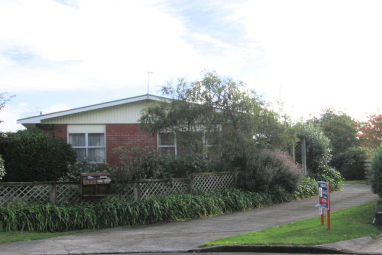 Photo of property in 8 Arthur Grove, Waikanae, 5036