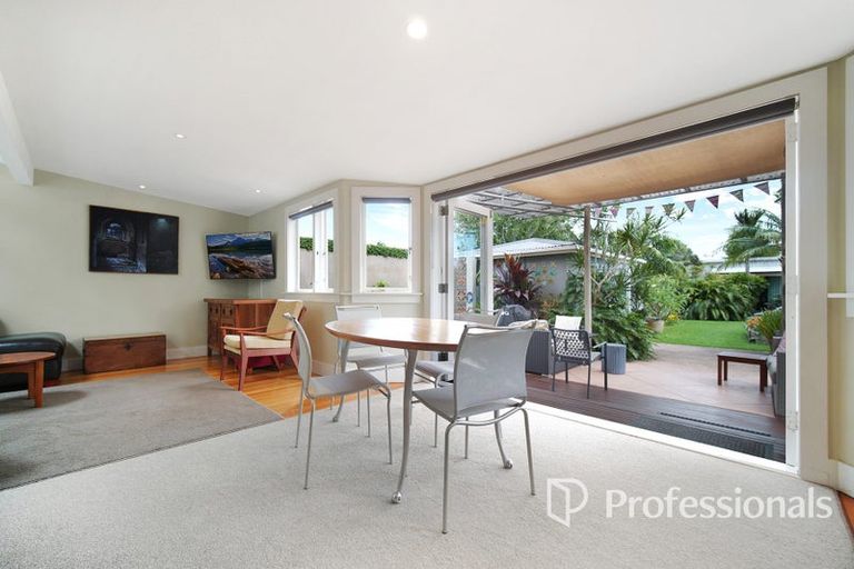 Photo of property in 42 Tui Street, Point Chevalier, Auckland, 1022