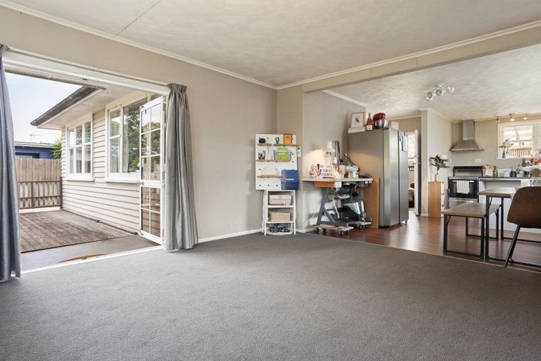 Photo of property in 22 Walsh Street, Forest Lake, Hamilton, 3200