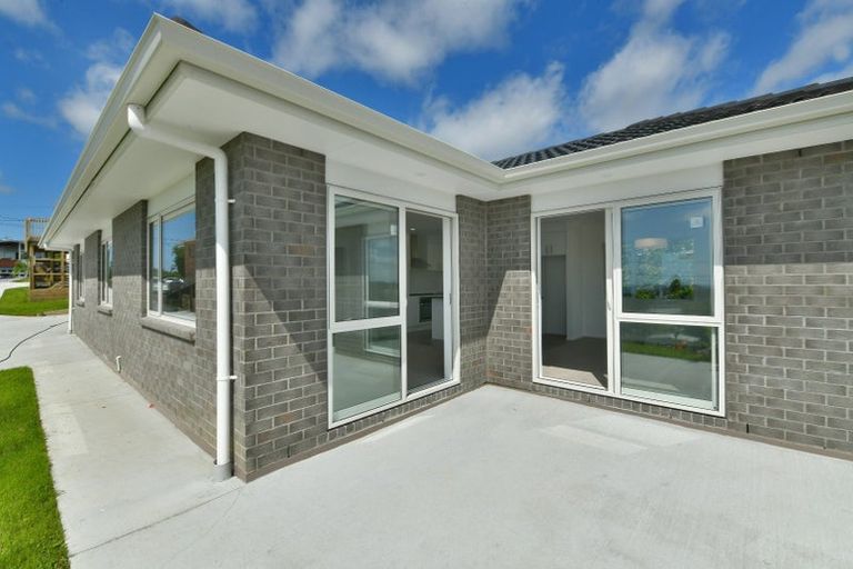 Photo of property in 55a Wade River Road, Stanmore Bay, Whangaparaoa, 0932