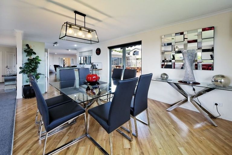 Photo of property in 147f Sturges Road, Henderson, Auckland, 0612