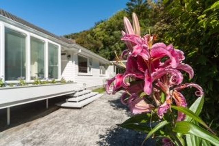 Photo of property in 141 Parkvale Road, Karori, Wellington, 6012