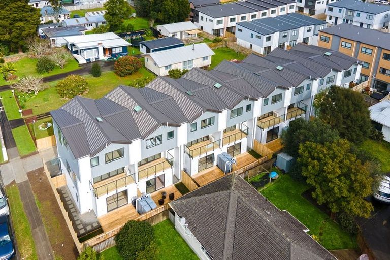 Photo of property in 3/7 Ranui Station Road, Ranui, Auckland, 0612