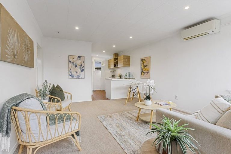 Photo of property in 96b Crofton Road, Harewood, Christchurch, 8051