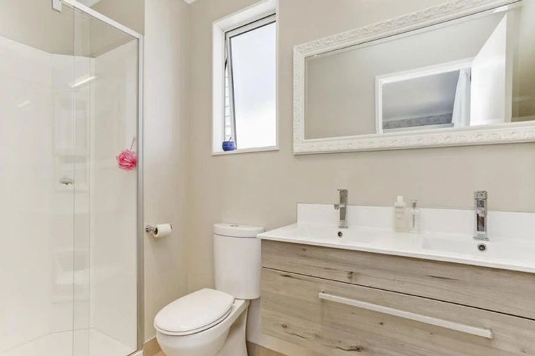 Photo of property in 2 Kotuku Lane, Hobsonville, Auckland, 0616