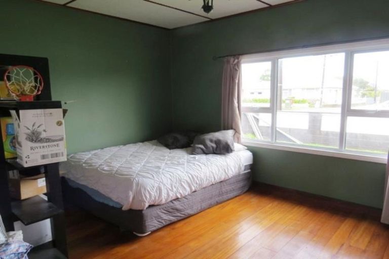 Photo of property in 33 Sackville Street, Fitzroy, New Plymouth, 4312