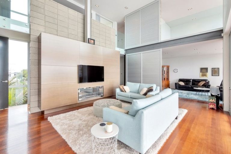 Photo of property in 1462 Whangaparaoa Road, Army Bay, Whangaparaoa, 0930