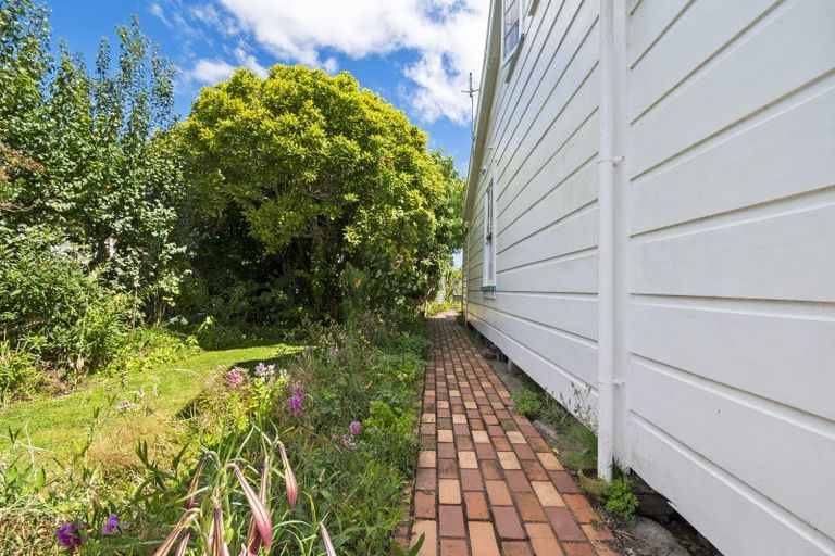 Photo of property in 8 Ross Street, Marton, 4710