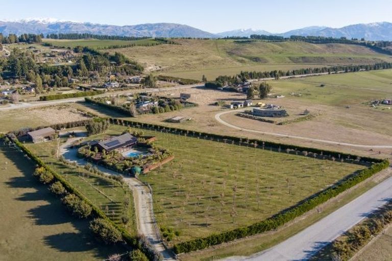 Photo of property in 118 Lachlan Avenue, Hawea Flat, Wanaka, 9382