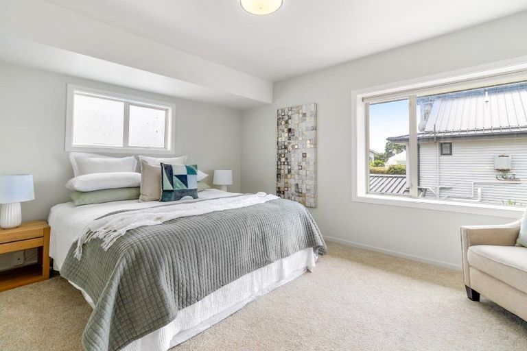 Photo of property in 1/22 Tiri Road, Milford, Auckland, 0620